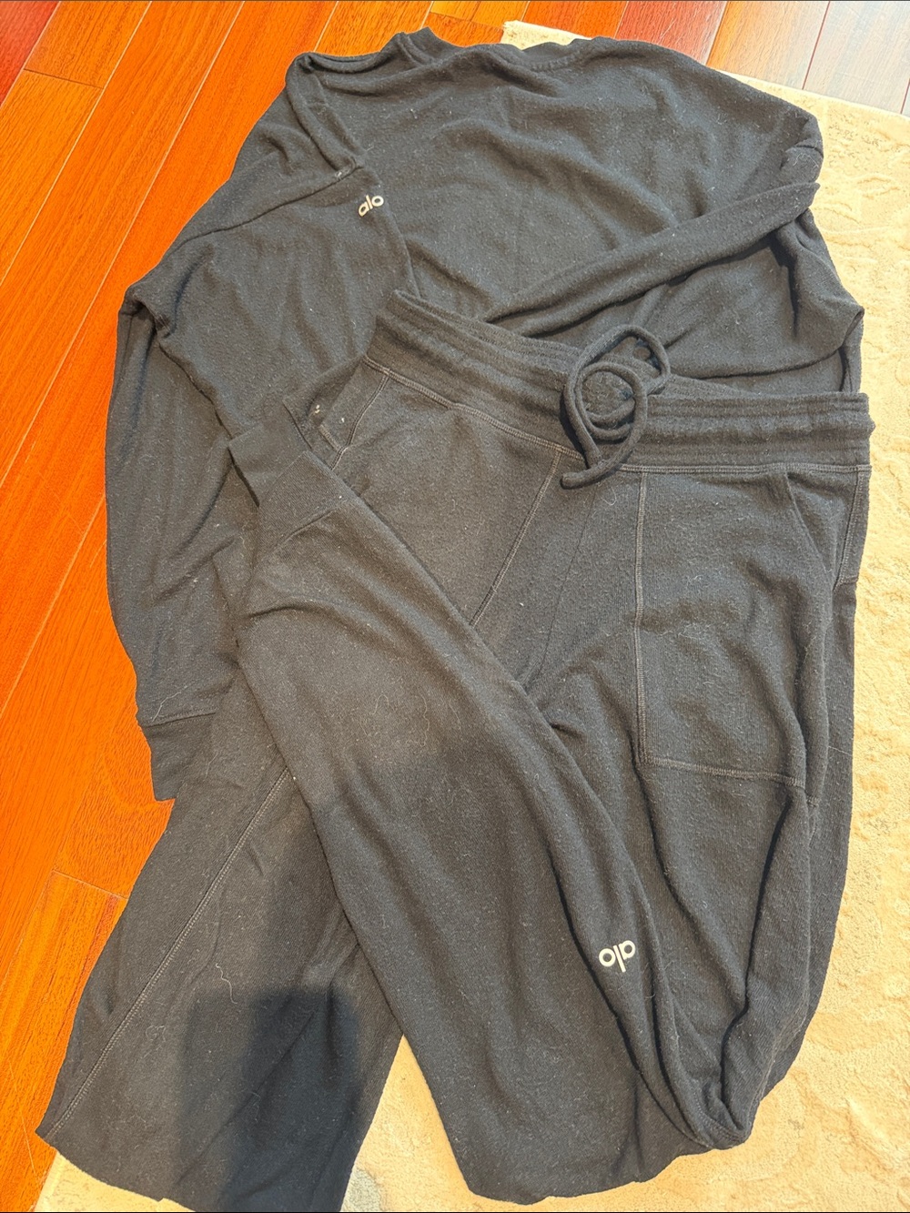 Alo Women’s Black bundle 5 Piece - Picture 11 of 12